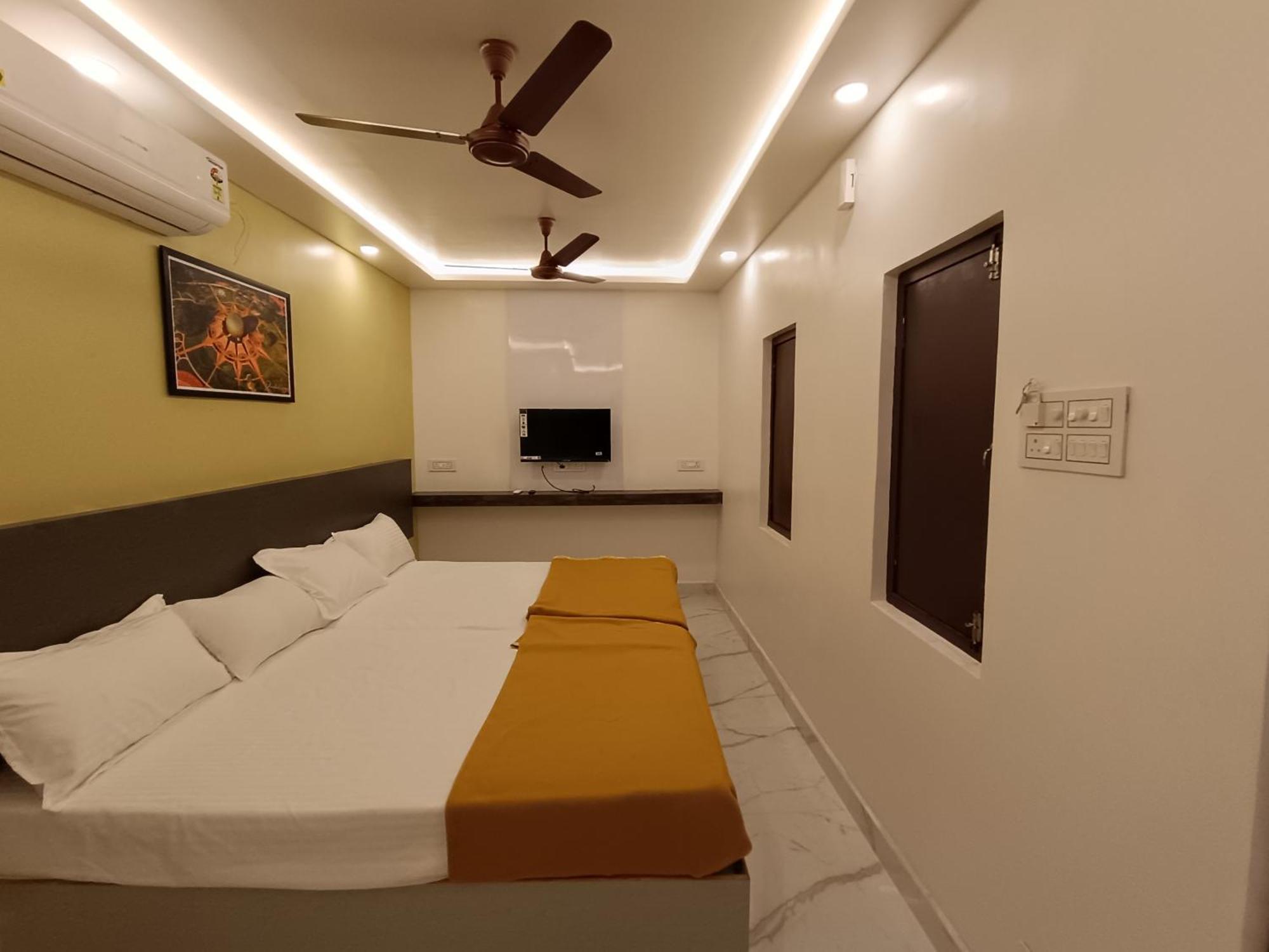 Arul Residency Hotel Puducherry Buitenkant foto